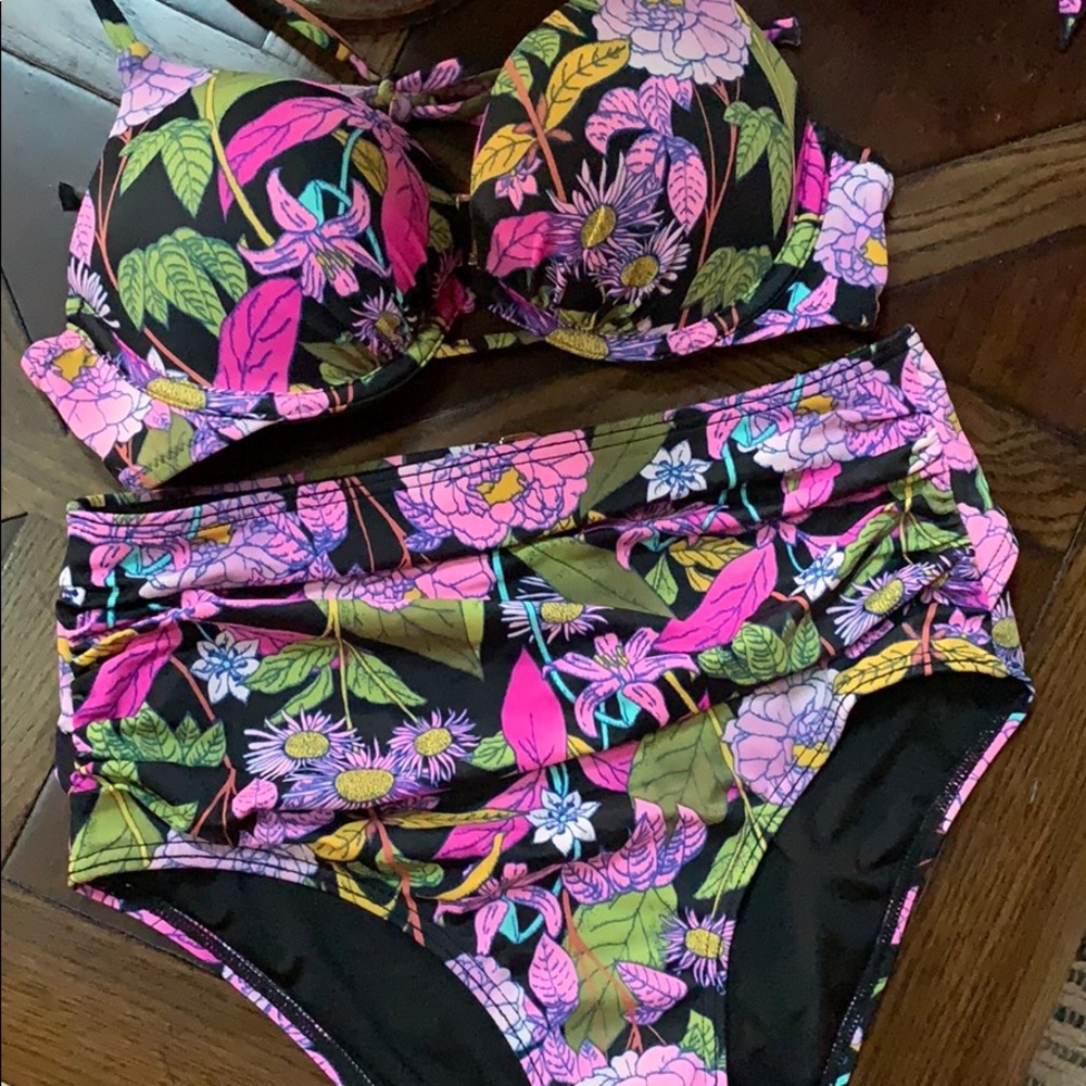 Bombshell Victoria Secret Swimsuit Bikini Set